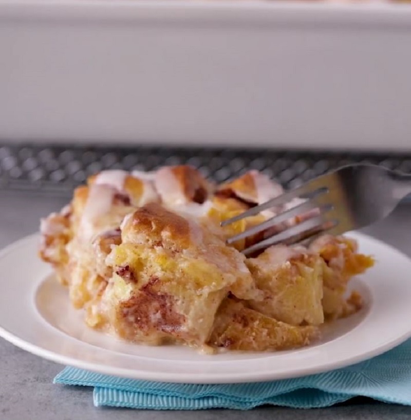 Cinnamon Roll-Peach Pie Breakfast Casserole Recipe